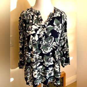 Beautiful Navy and Olive Plus Size Fun2Fun Business Blouse- NWT